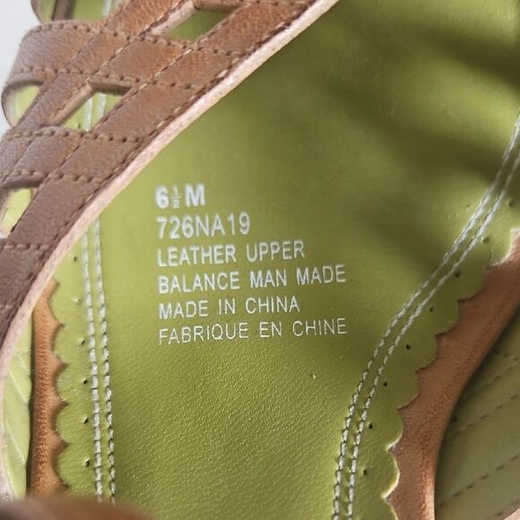 Naturalizer Women's Tan Strappy Sandals - Picture 3 of 16